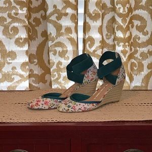 New Direction- Flower Wedges